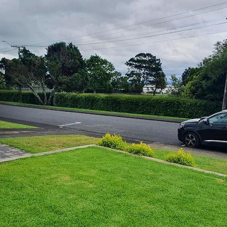 Retro On Queen, Papakura Exterior foto